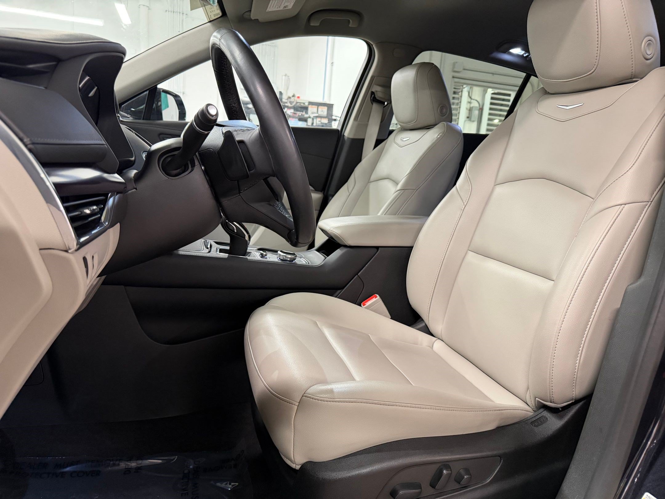 Used 2022 Cadillac XT4 Luxury w/ Driver Awareness Package FWD image 5