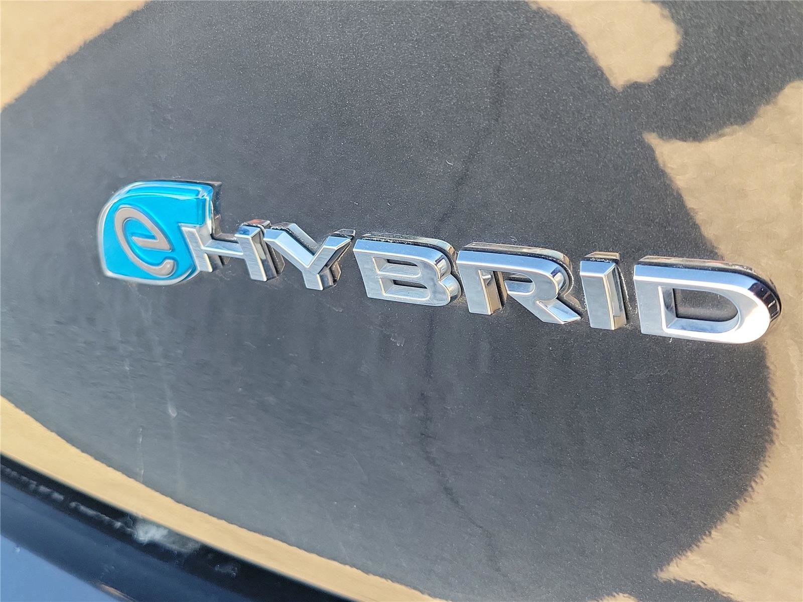 Used 2023 Chrysler Pacifica Touring-L image 6