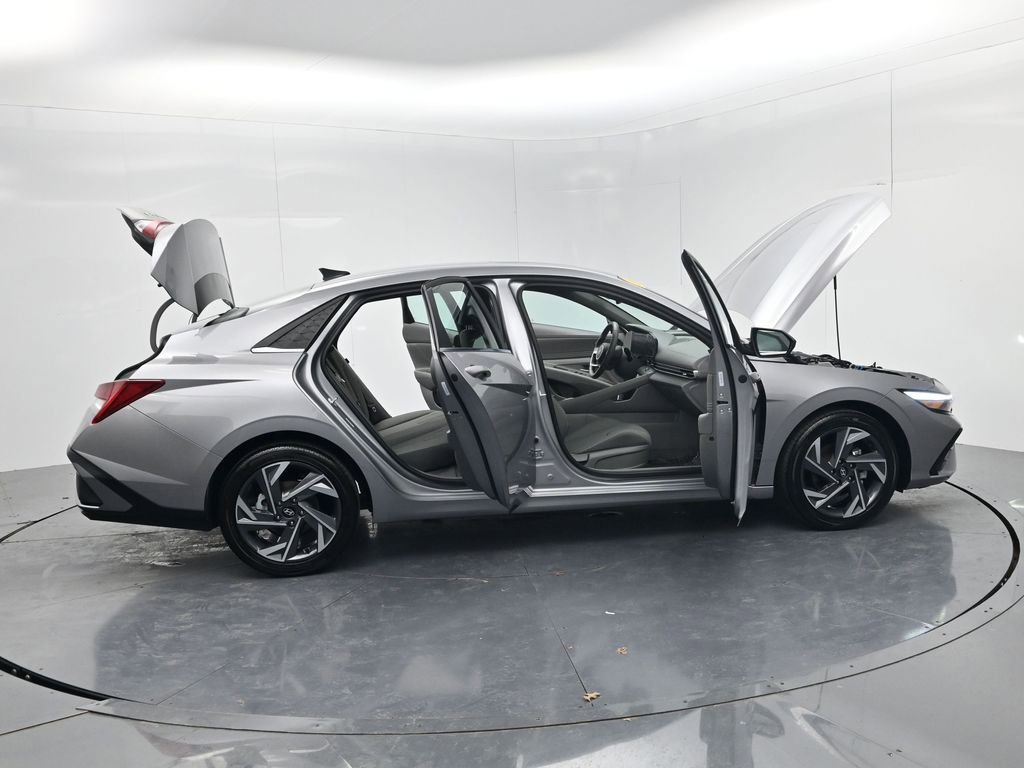 Used 2025 Hyundai Elantra SEL image 59