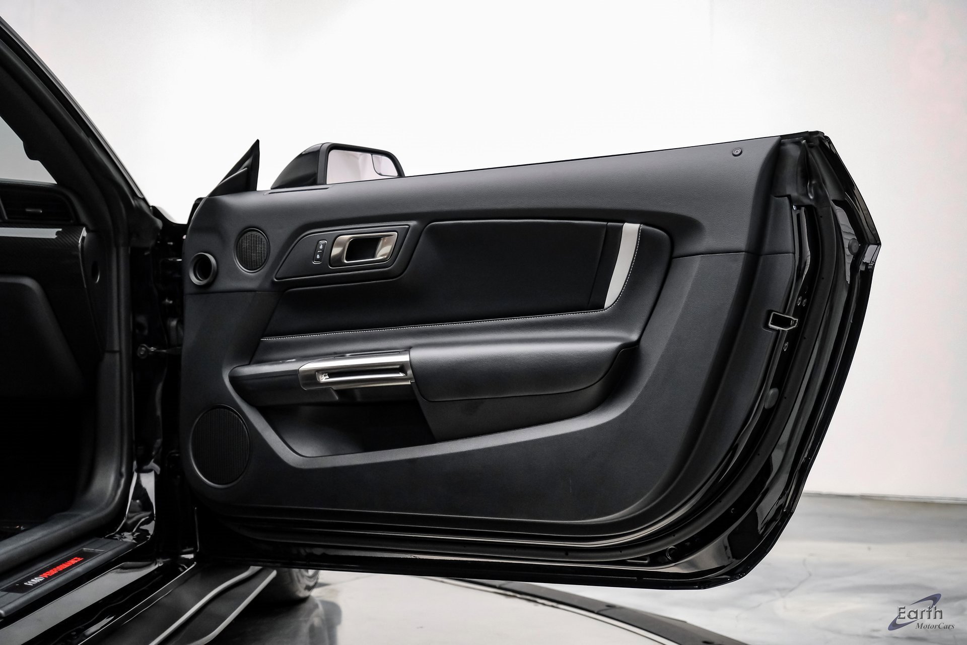 Used 2020 Ford Mustang Shelby GT500 w/ Carbon Fiber Track Pack image 59