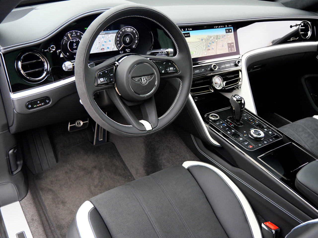 Used 2025 Bentley Flying Spur Plug-In Hybrid AWD/4WD image 16