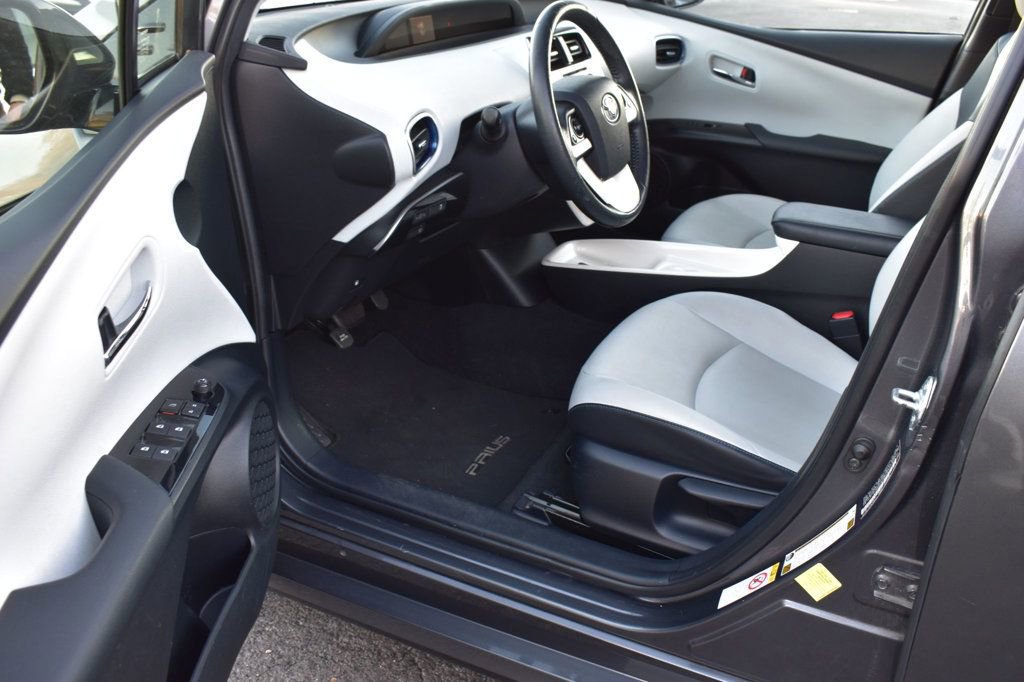 Used 2016 Toyota Prius Three Touring FWD image 17