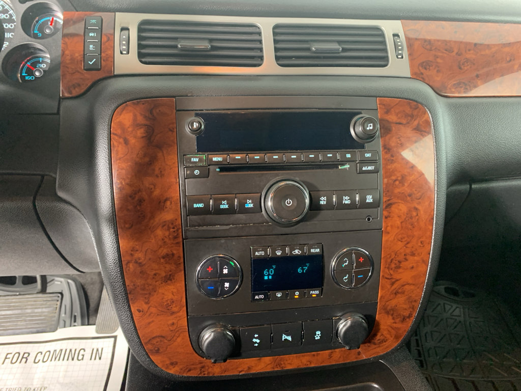 Used 2013 Chevrolet Suburban LT image 25