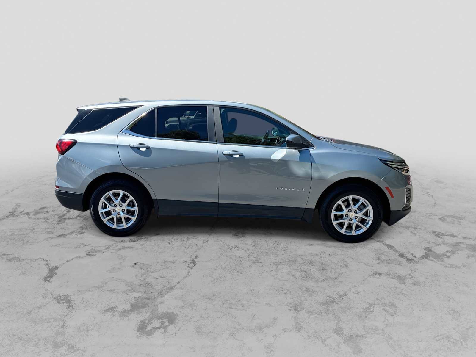 Used 2024 Chevrolet Equinox LT AWD/4WD image 9