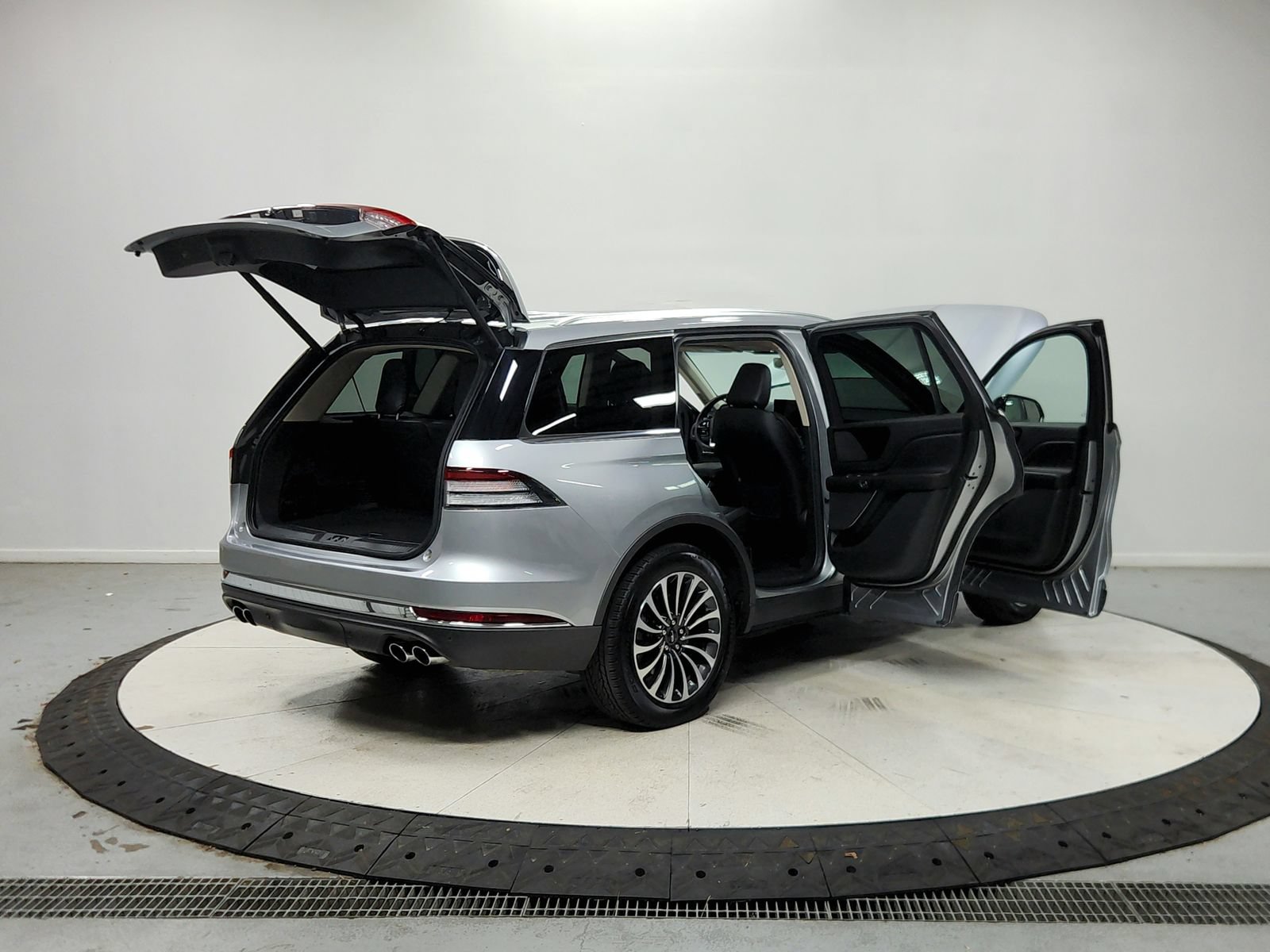 Used 2023 Lincoln Aviator AWD w/ Premium Package image 16
