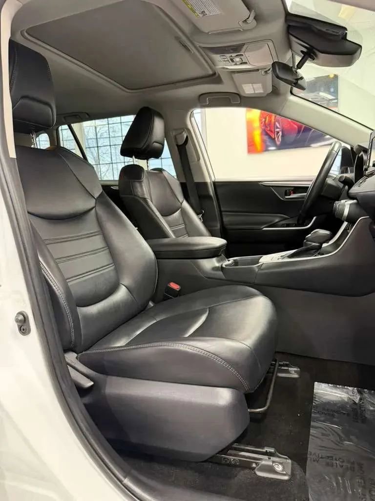 Used 2019 Toyota RAV4 XLE Premium w/ Cold Weather Package AWD/4WD image 9