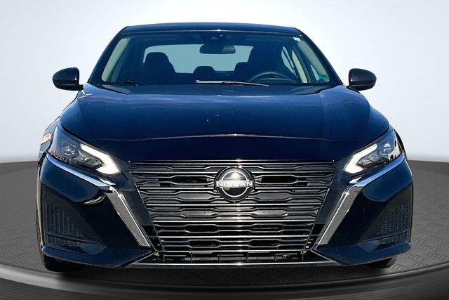 Used 2024 Nissan Altima 2.5 SV image 2