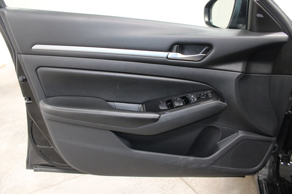 Used 2023 Nissan Altima 2.5 SV FWD image 19