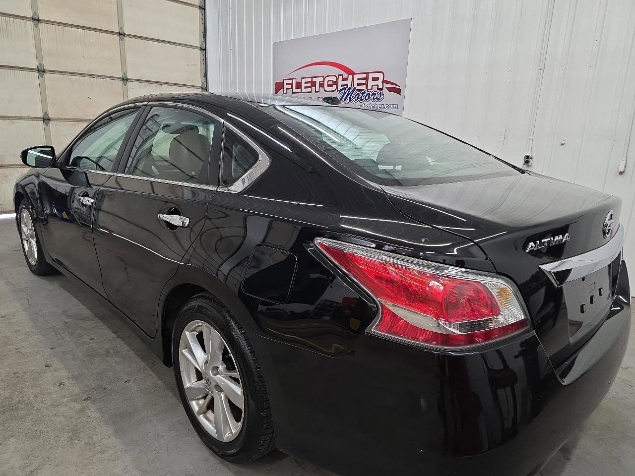 Used 2015 Nissan Altima 2.5 SL w/ Technology Package FWD image 10