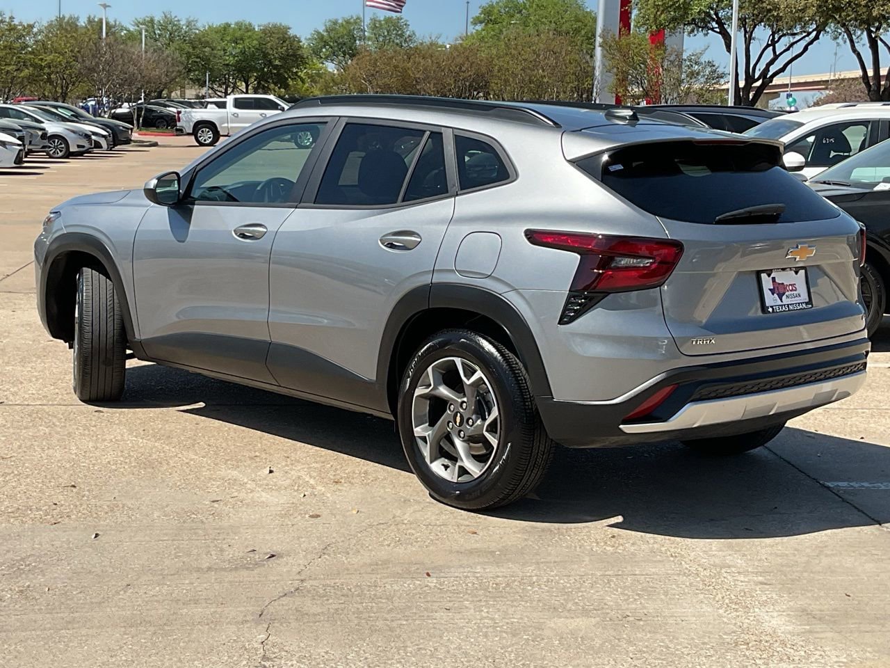 Used 2025 Chevrolet Trax LT w/ LT Convenience Package image 7