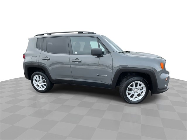 Used 2022 Jeep Renegade Latitude w/ Sun/Sound Group image 4