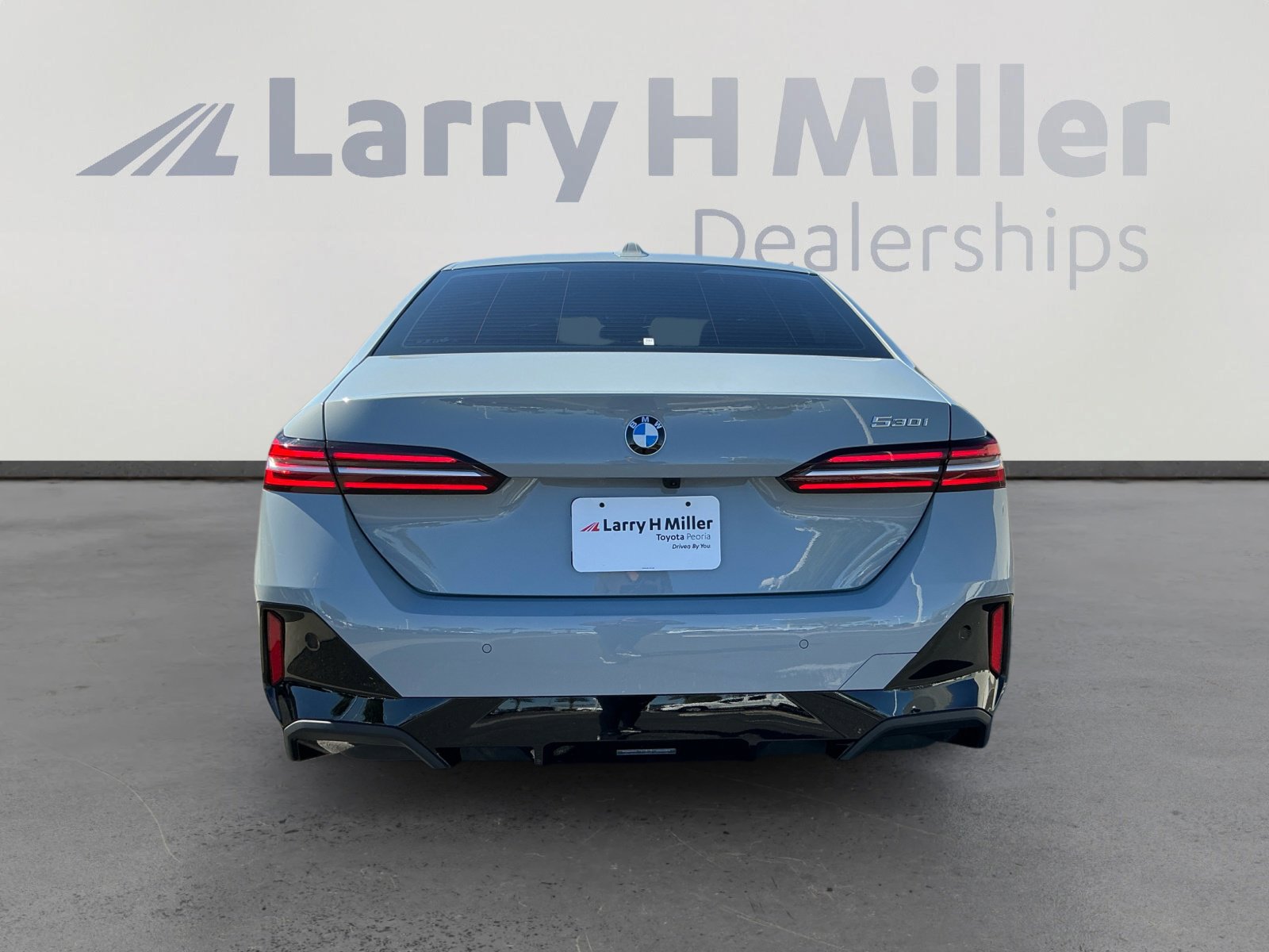 Used 2025 BMW 530i w/ M Sport Package image 4