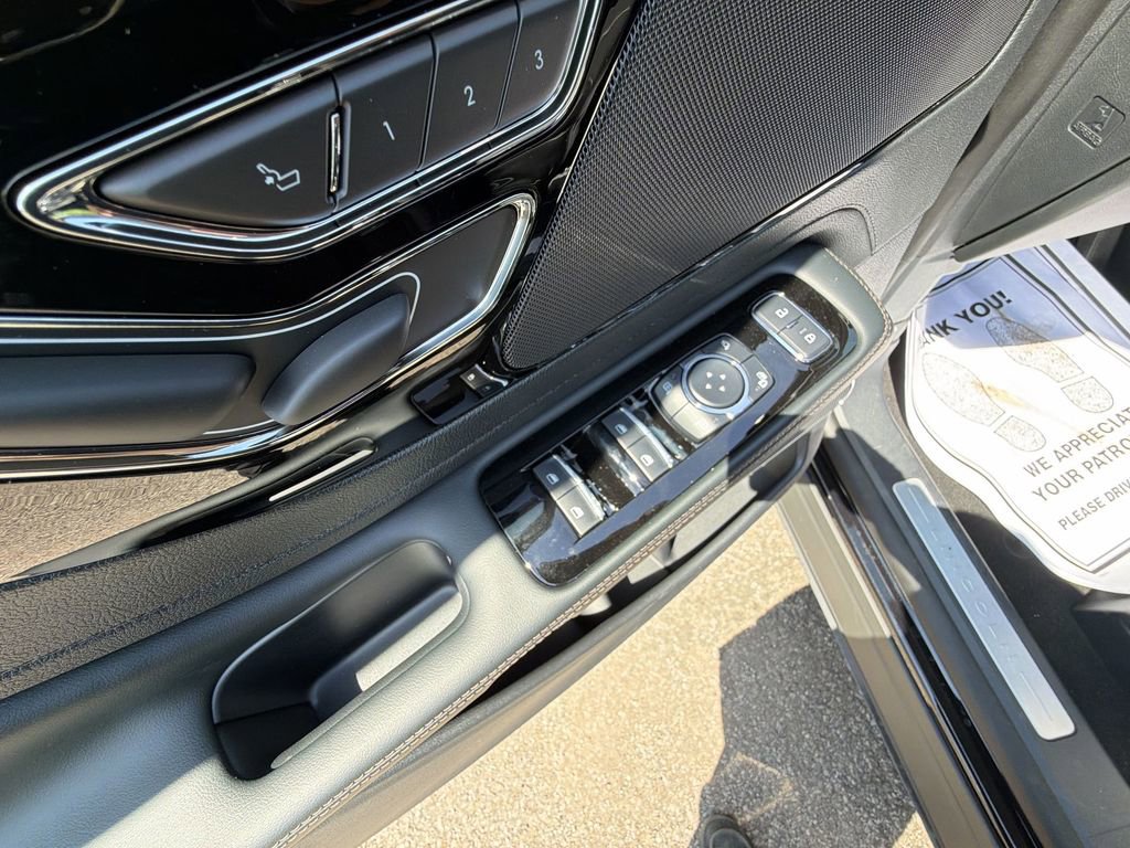 New 2026 Lincoln Aviator AWD w/ Jet Appearance Package image 13