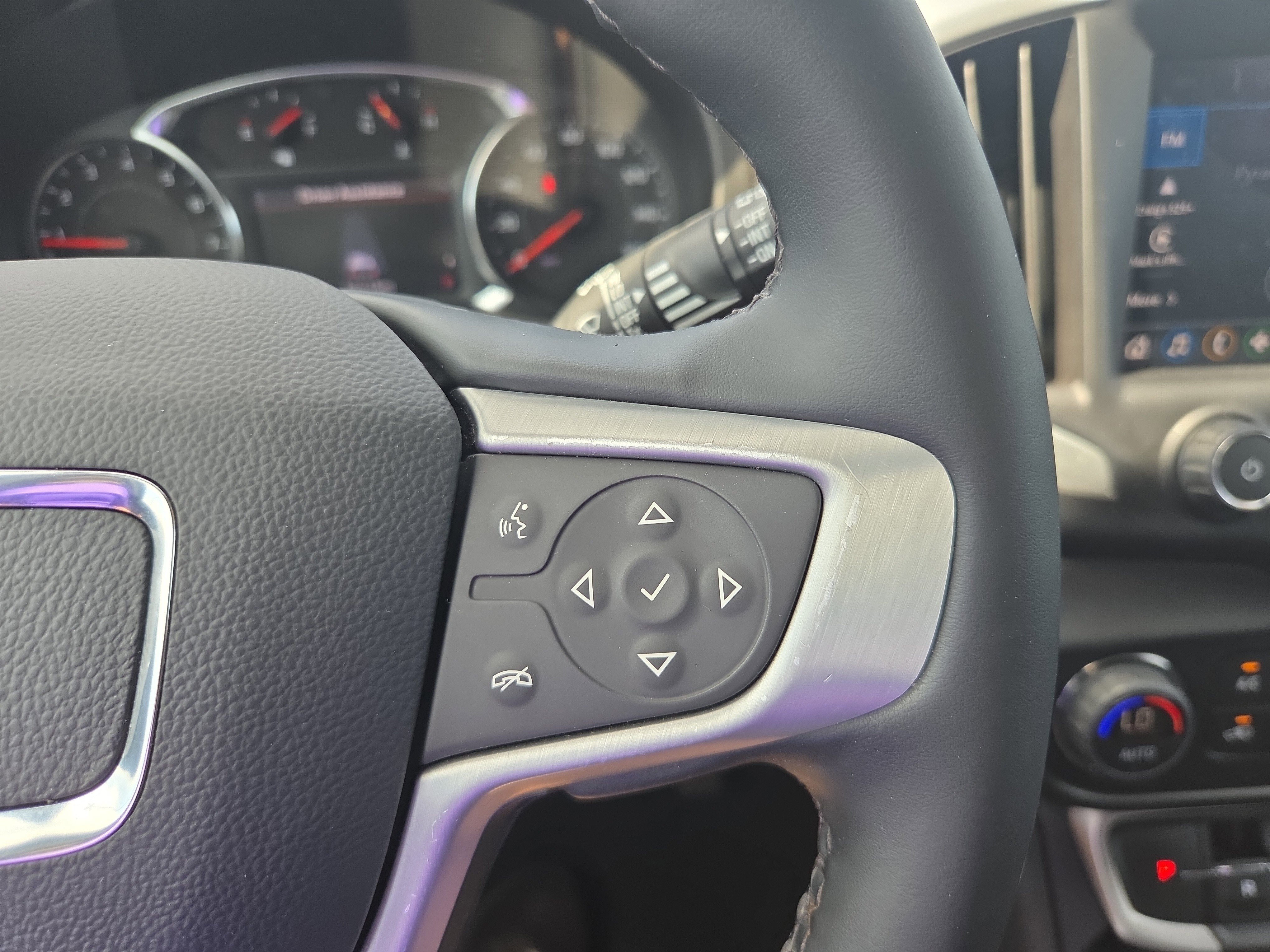 Used 2023 GMC Terrain SLT image 12