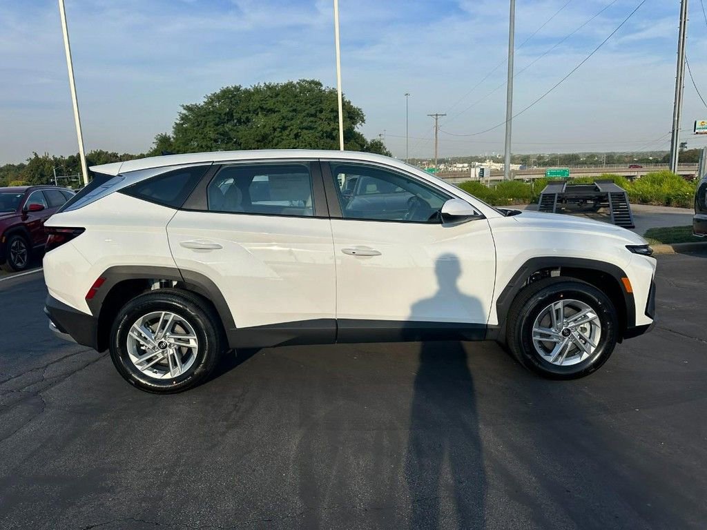 Used 2026 Hyundai Tucson SE AWD/4WD image 2