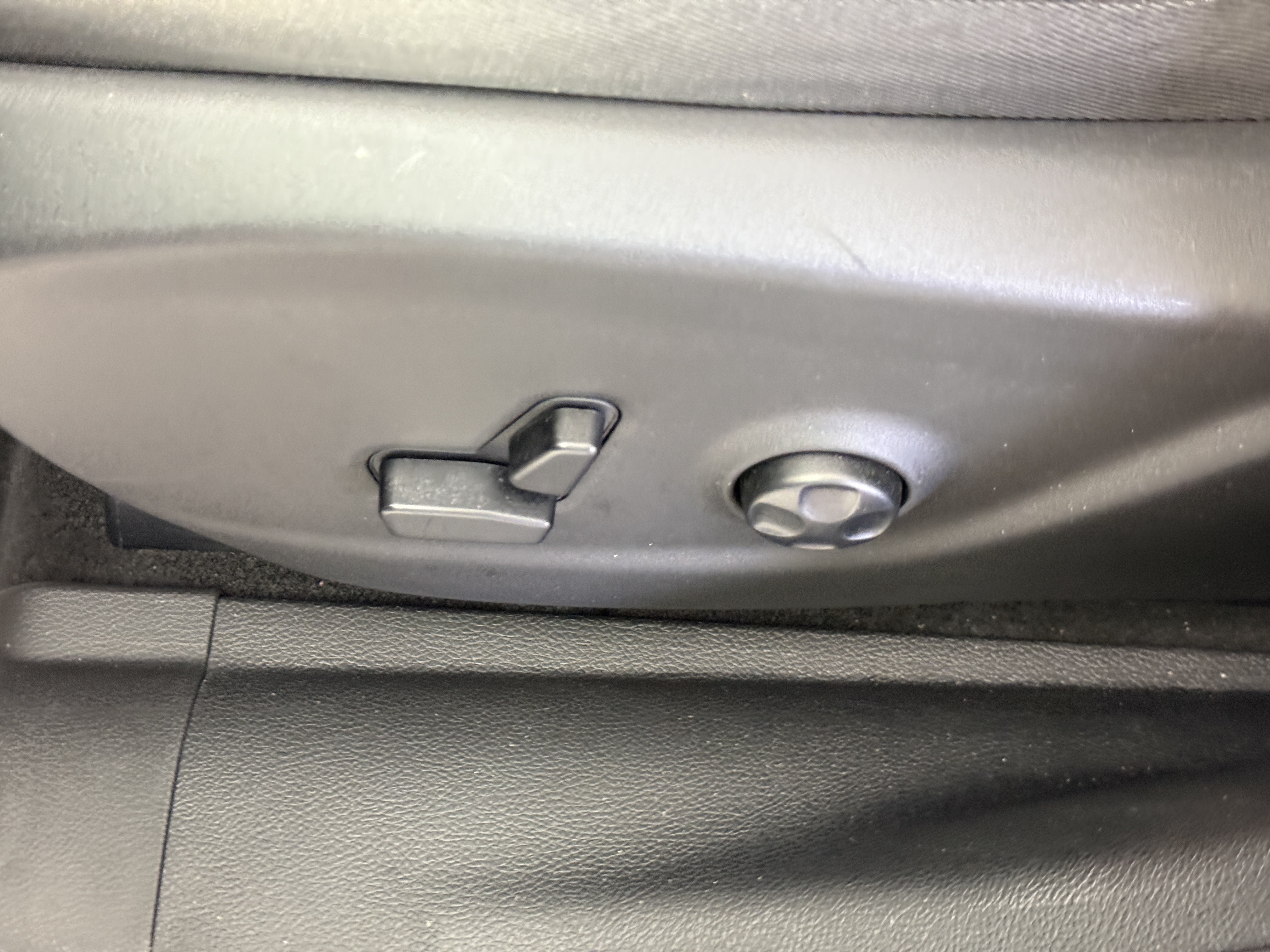 Used 2021 Jeep Cherokee Limited AWD/4WD image 18