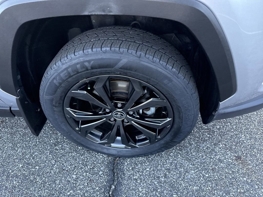 Used 2022 Toyota RAV4 XLE Premium image 12