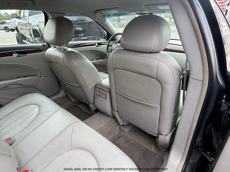 Used 2011 Buick Lucerne CXL FWD image 16