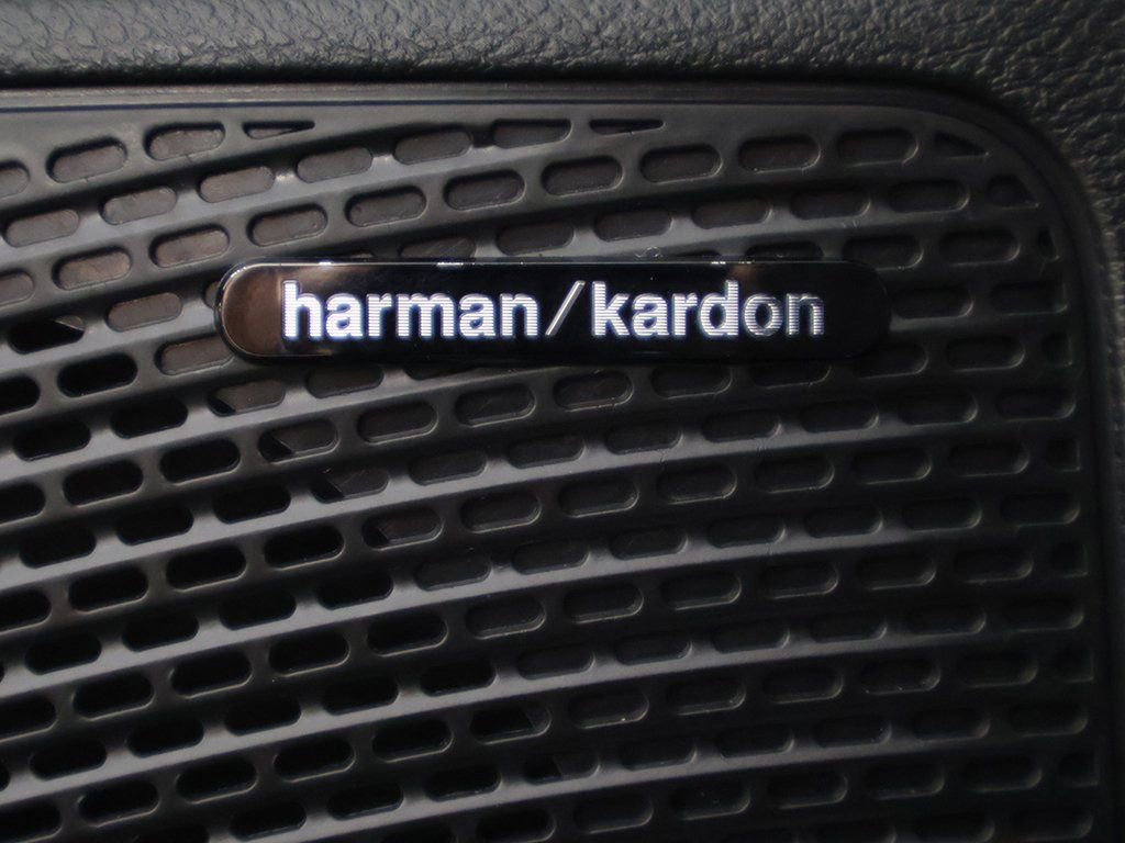 Used 2023 Chrysler Pacifica Limited w/ Uconnect Theater Family Group image 55