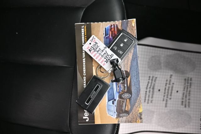 Used 2022 Jeep Grand Cherokee Limited 4xe AWD/4WD image 13