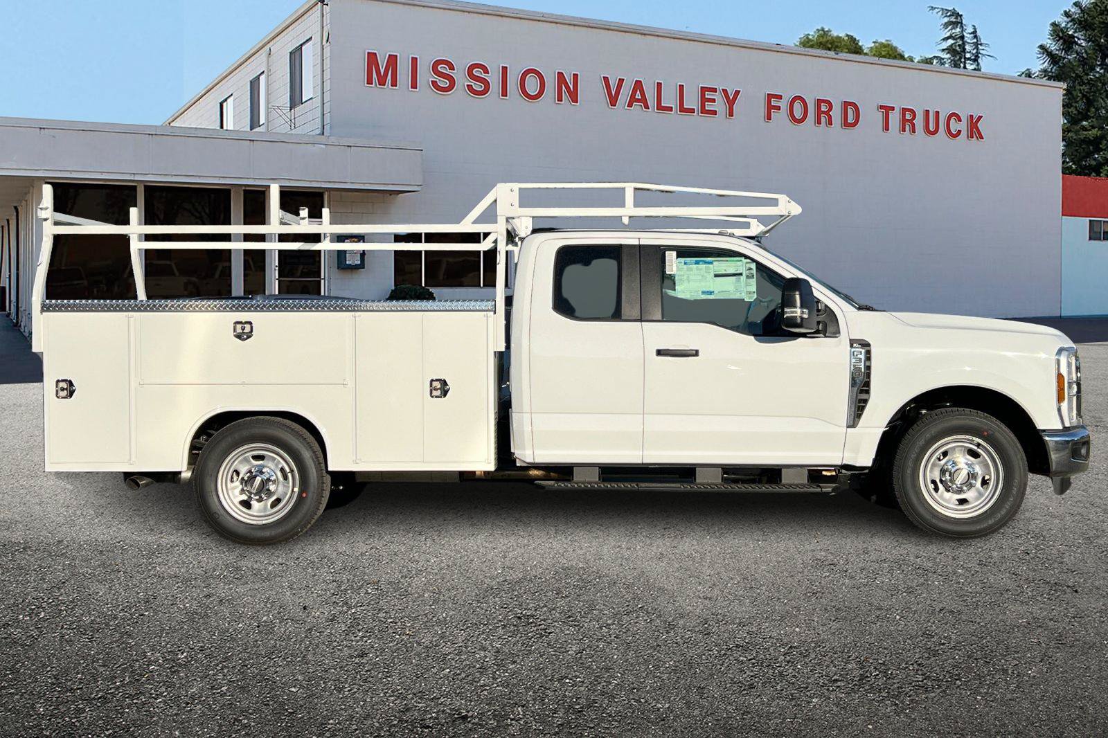 New 2026 Ford F350 XL w/ XL Chrome Package RWD image 3