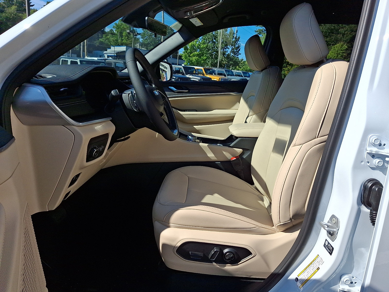 New 2027 Jeep Grand Cherokee Limited AWD/4WD image 9