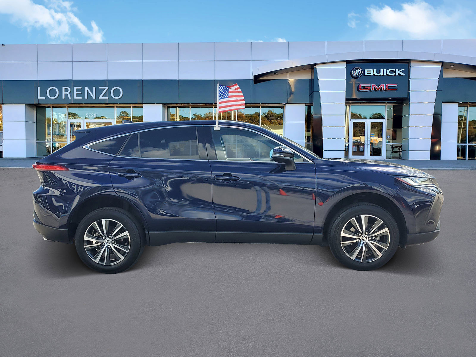 Used 2024 Toyota Venza LE image 4