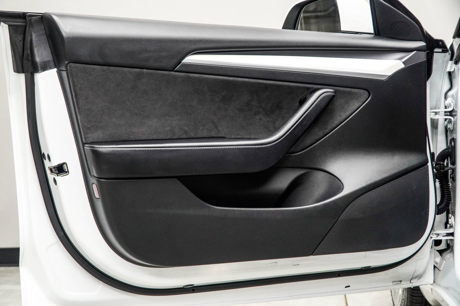 Used 2021 Tesla Model 3 Standard Range Plus image 26