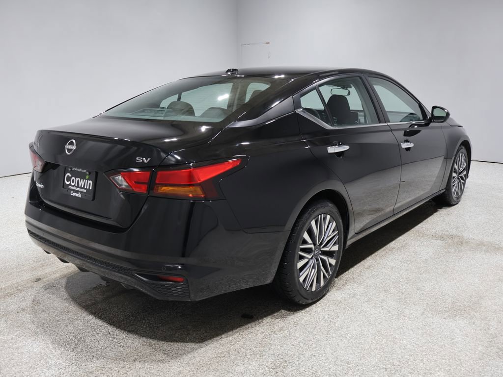 Used 2023 Nissan Altima 2.5 SV image 2