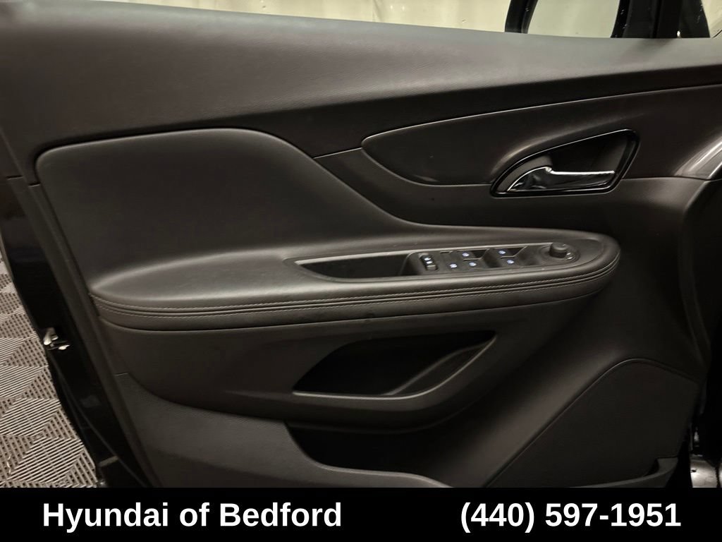 Used 2022 Buick Encore Preferred AWD/4WD image 11