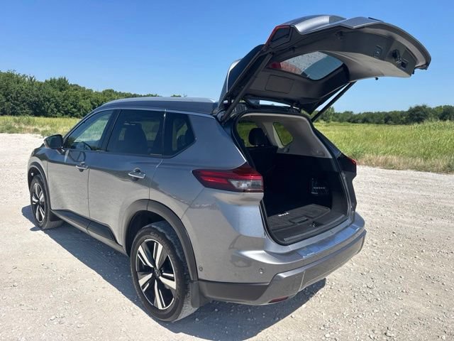 Used 2025 Nissan Rogue SL AWD/4WD image 4