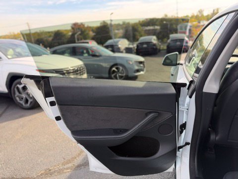 Used 2024 Tesla Model Y Long Range AWD/4WD image 16