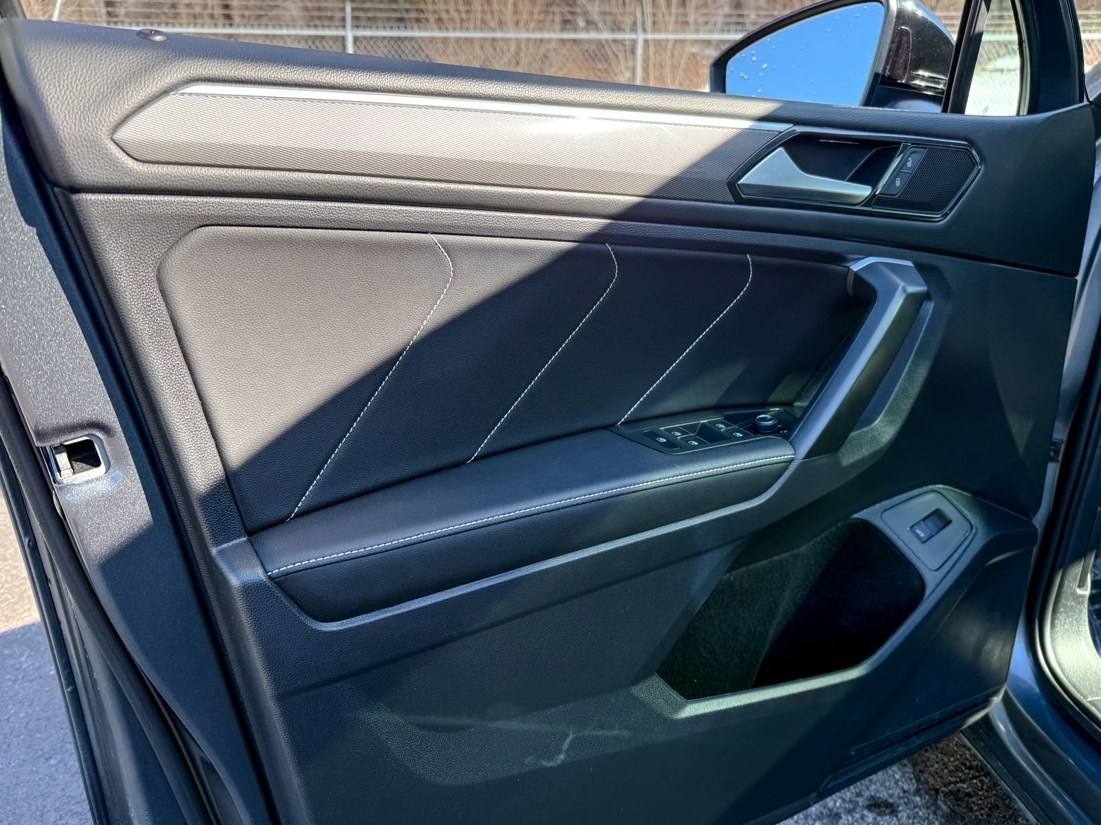 Used 2024 Volkswagen Tiguan SE R-Line image 13