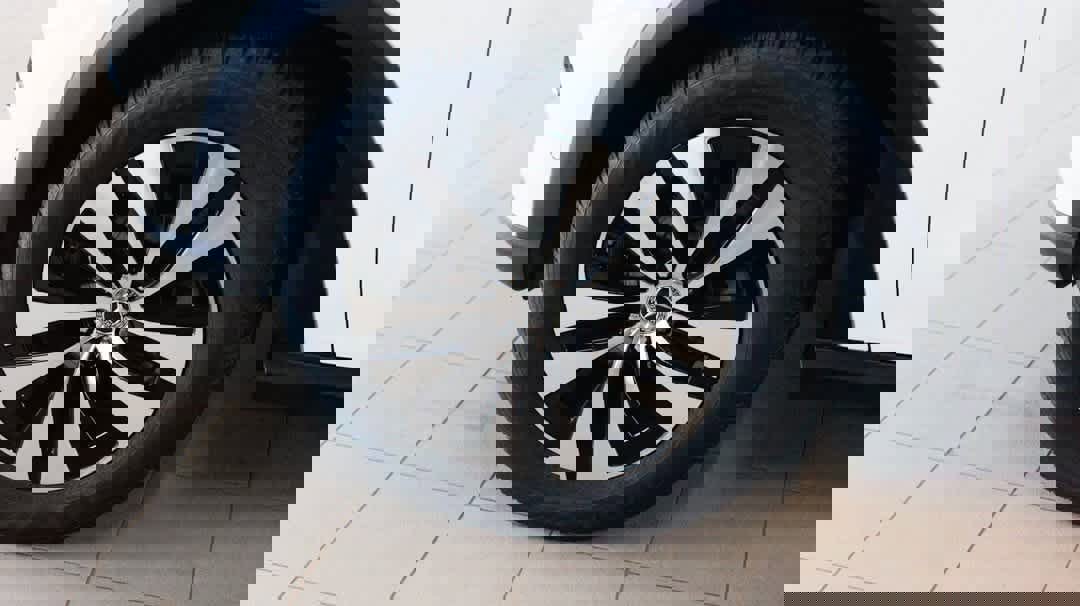 Used 2024 Mercedes-Benz GLE 350 4MATIC w/ Driver Assistance Package image 15