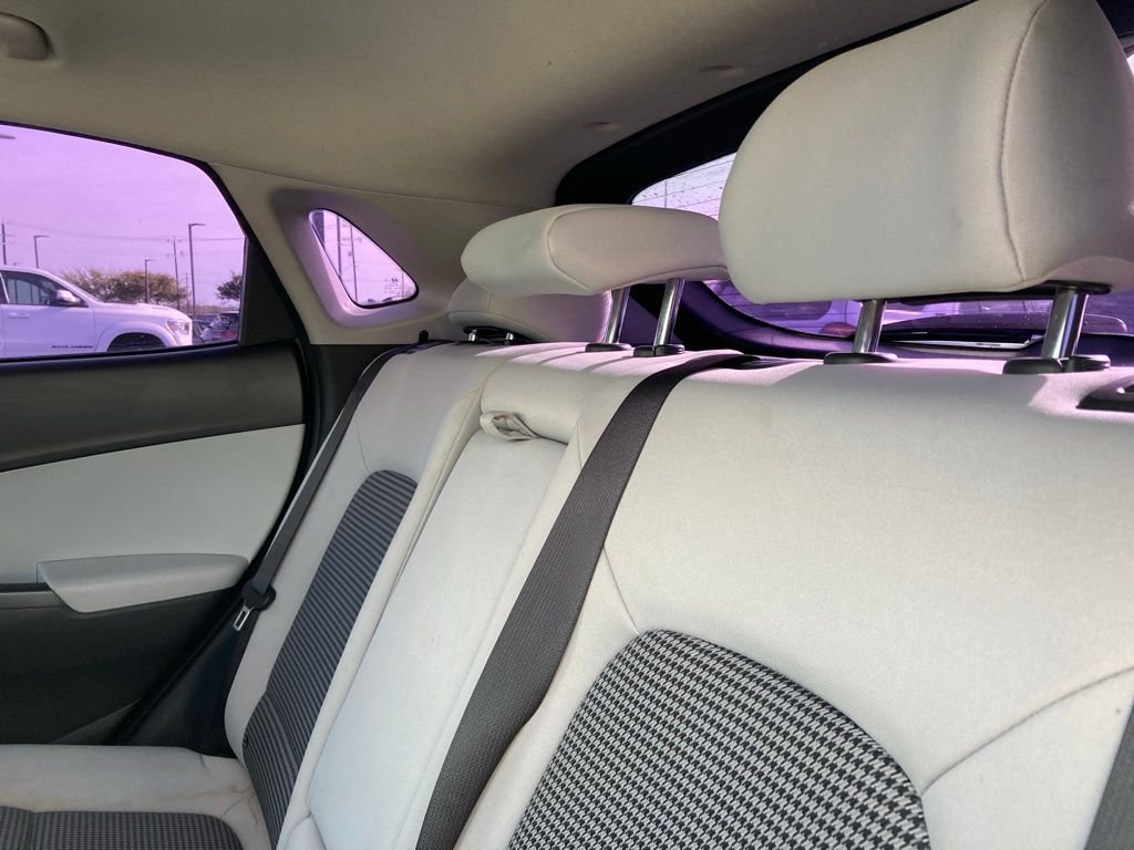 Used 2022 Hyundai Kona SE w/ Cargo Package image 9
