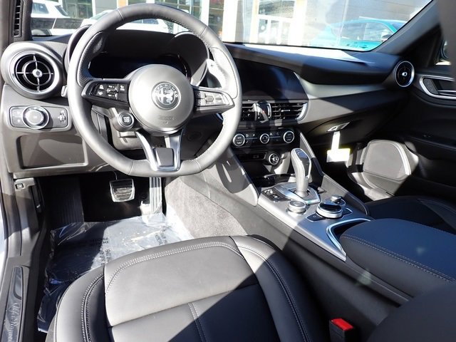 New 2025 Alfa Romeo Giulia Sprint w/ Driving Assist Package image 14