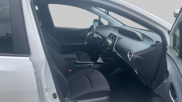 Used 2021 Toyota Prius Prime LE FWD image 17