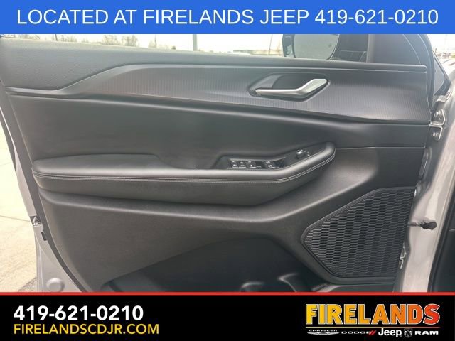 Used 2023 Jeep Grand Cherokee L Laredo image 23