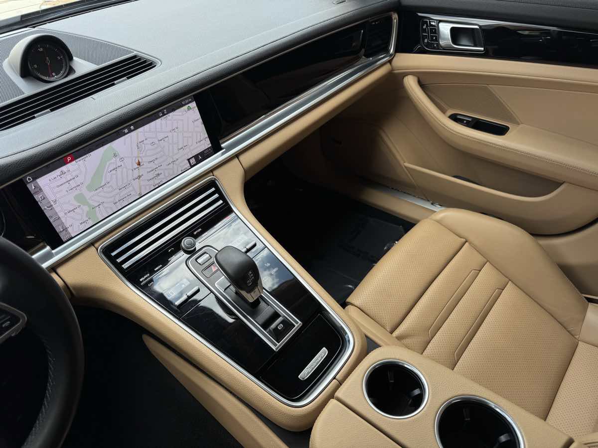 Used 2020 Porsche Panamera image 16