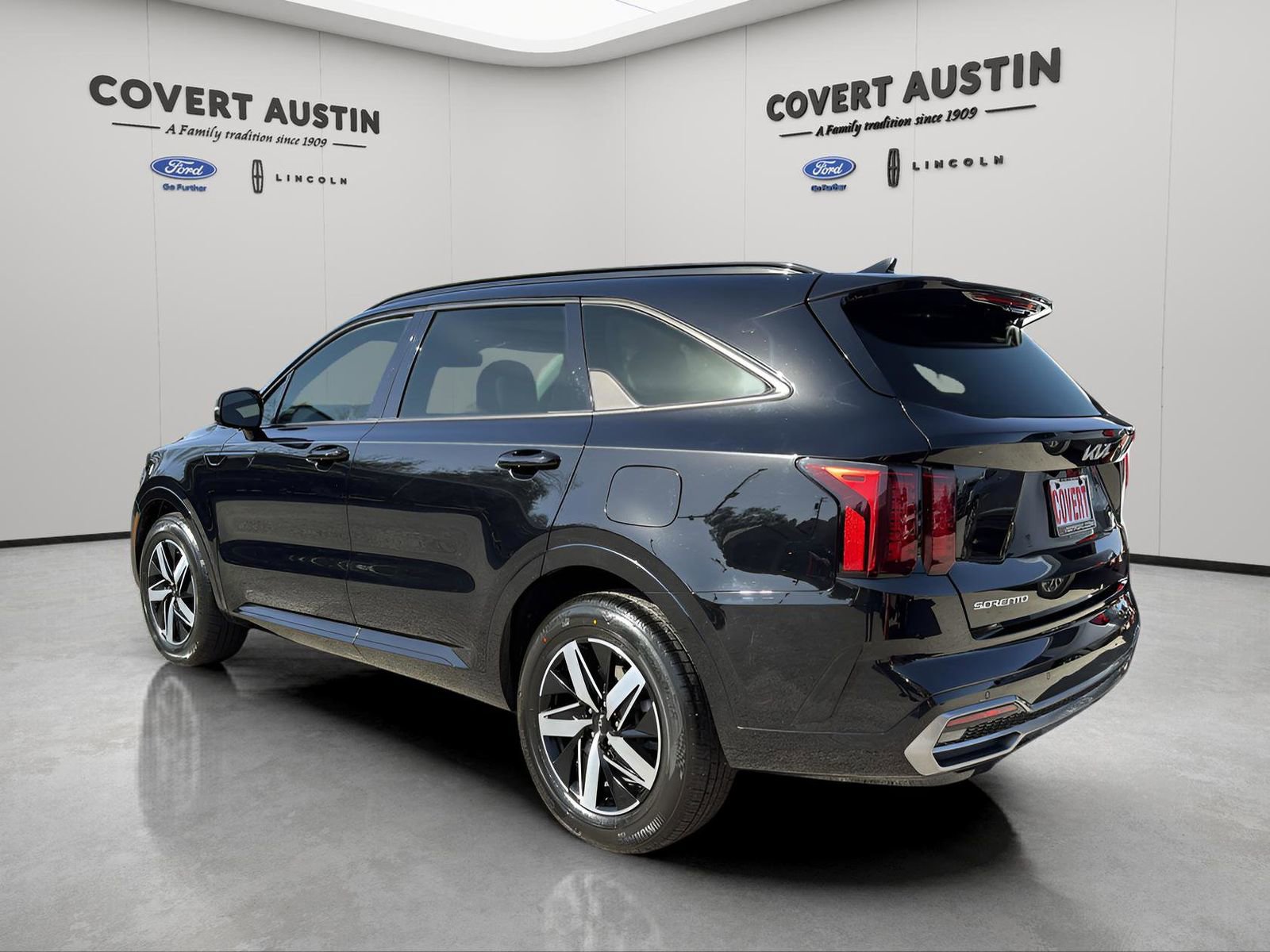 Used 2023 Kia Sorento EX w/ Panoramic Sunroof Package image 3