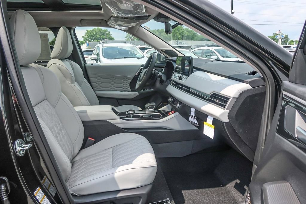 New 2025 Mitsubishi Outlander AWD image 18
