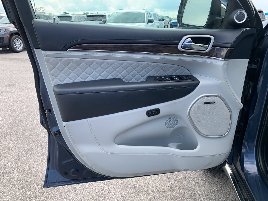 Used 2021 Jeep Grand Cherokee Summit AWD/4WD image 17