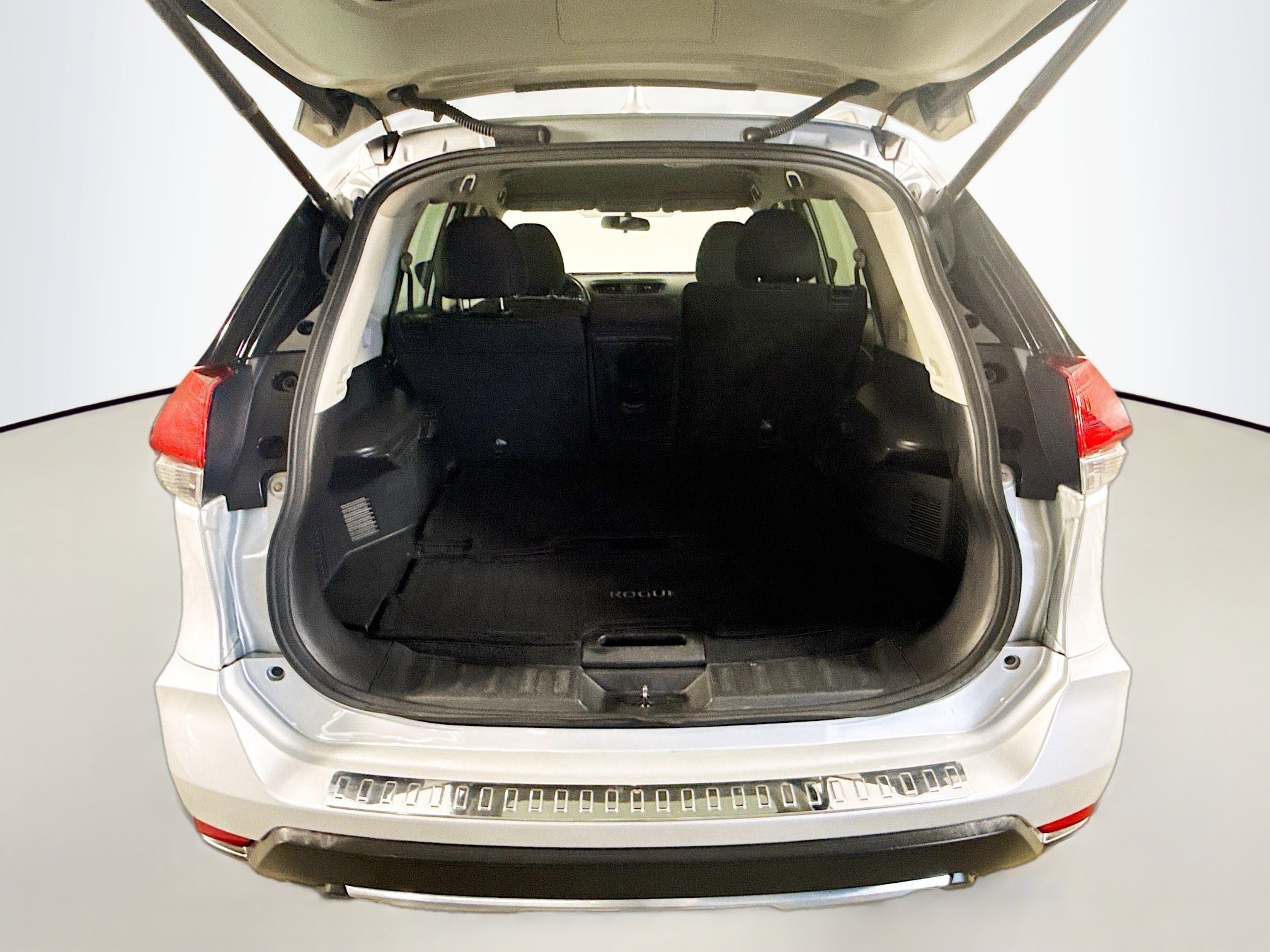 Used 2017 Nissan Rogue SV w/ SV Premium Package image 35