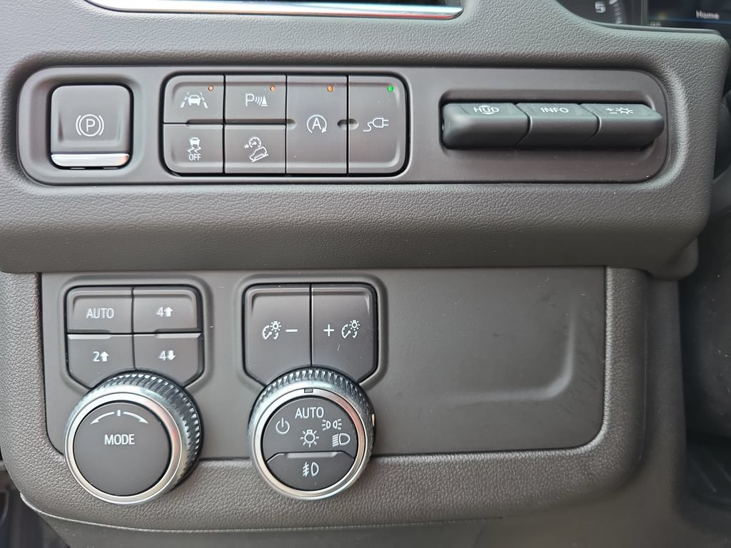 Used 2021 GMC Yukon XL AT4 w/ AT4 Premium Package AWD/4WD image 29