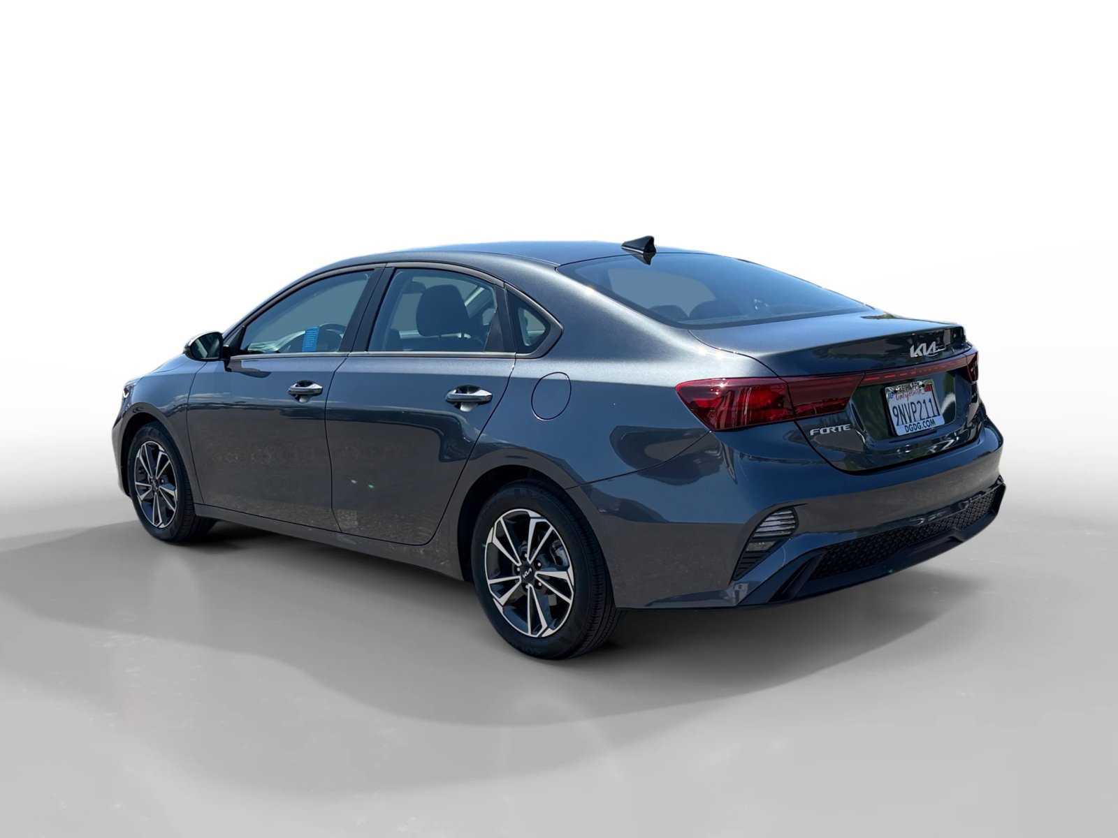 Used 2024 Kia Forte LXS w/ LXS Technology Package FWD image 3