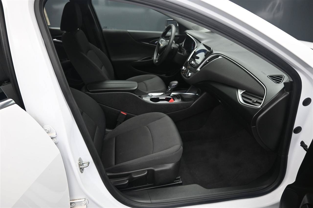 Used 2022 Chevrolet Malibu LT FWD image 9