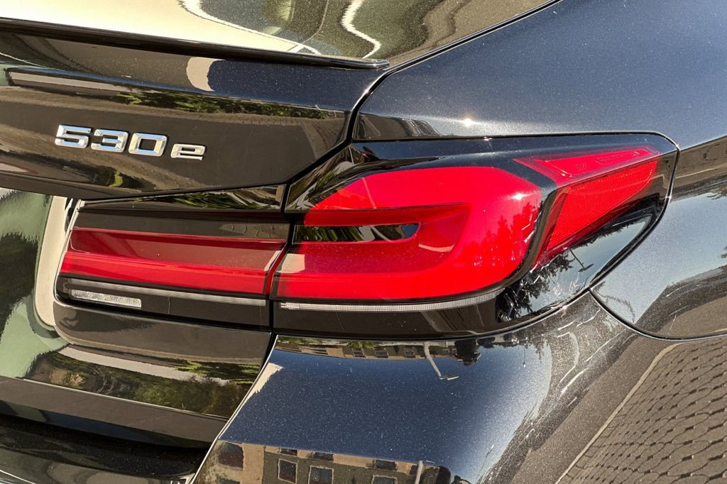 Used 2023 BMW 530e w/ Executive Package image 33