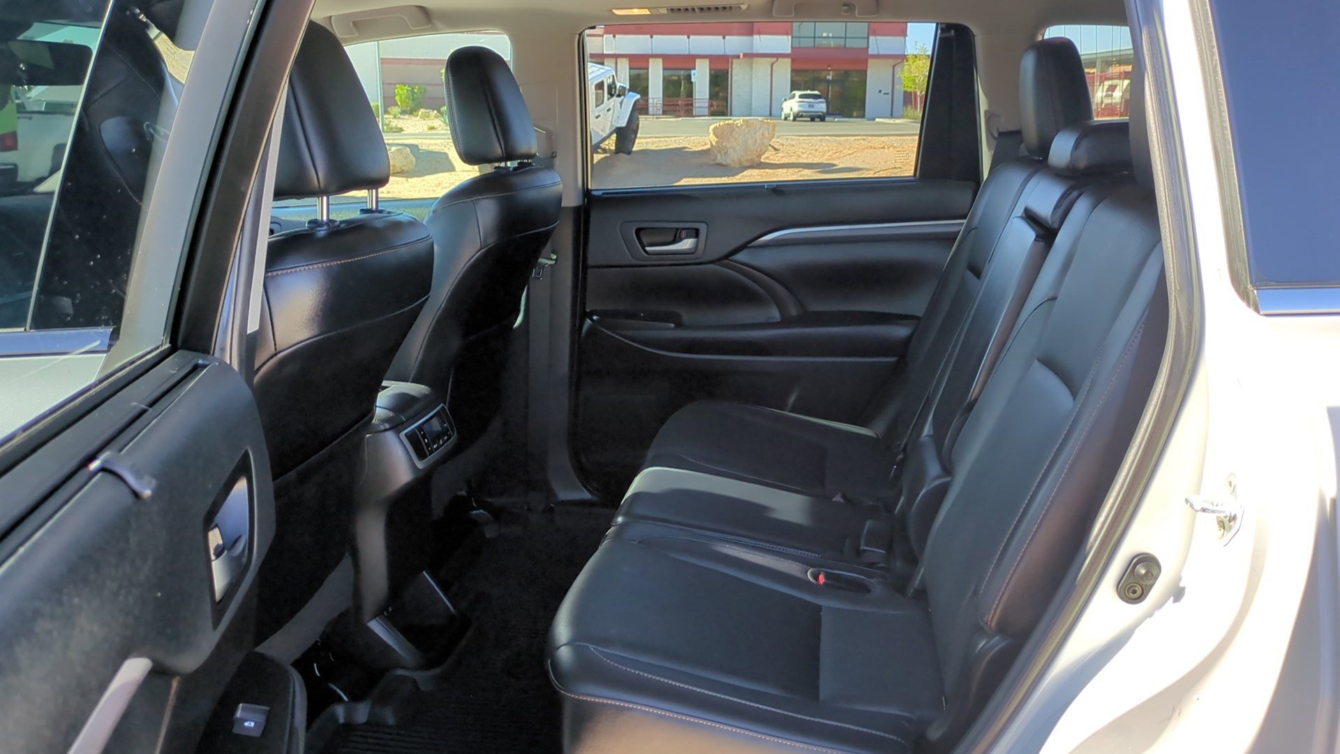 Used 2019 Toyota Highlander Limited image 27