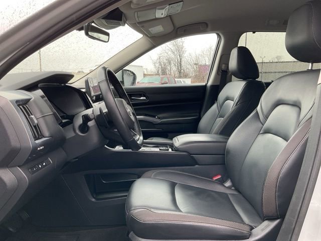 Used 2023 Nissan Pathfinder SL w/ Cargo Package image 10