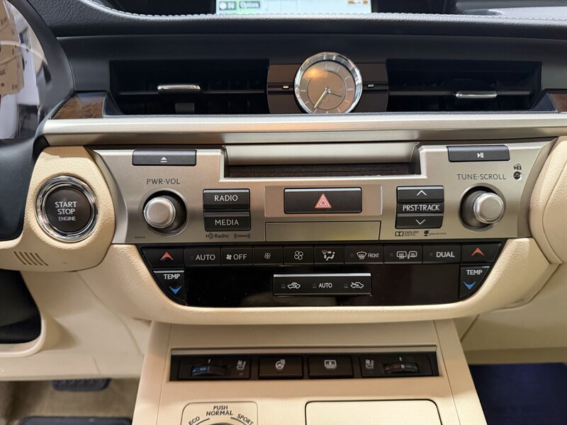 Used 2015 Lexus ES 350 w/ Luxury Package FWD image 14